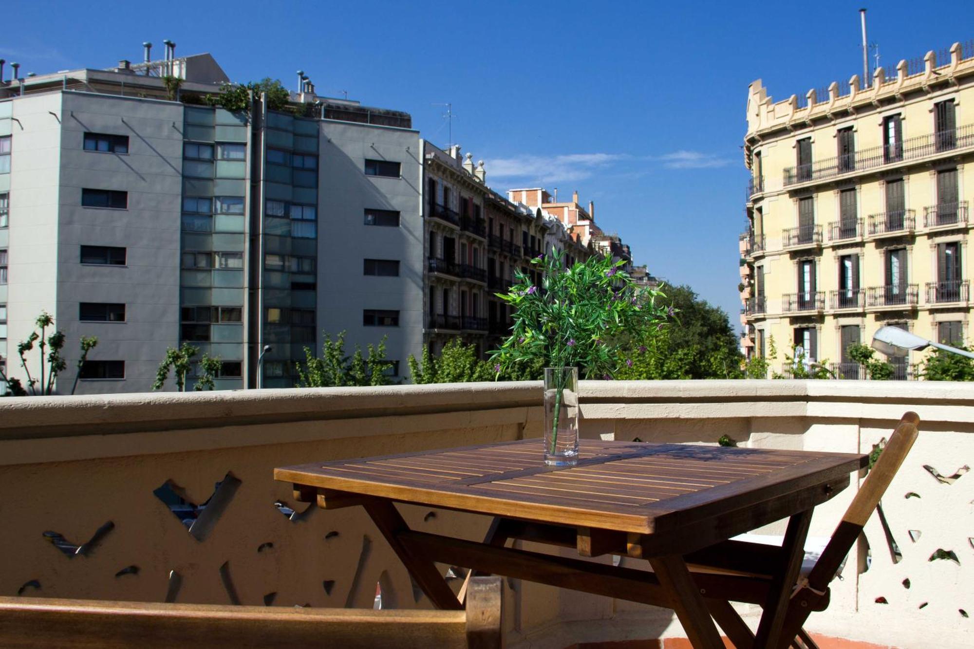 Hostalin Barcelona Diputacion Ngoại thất bức ảnh